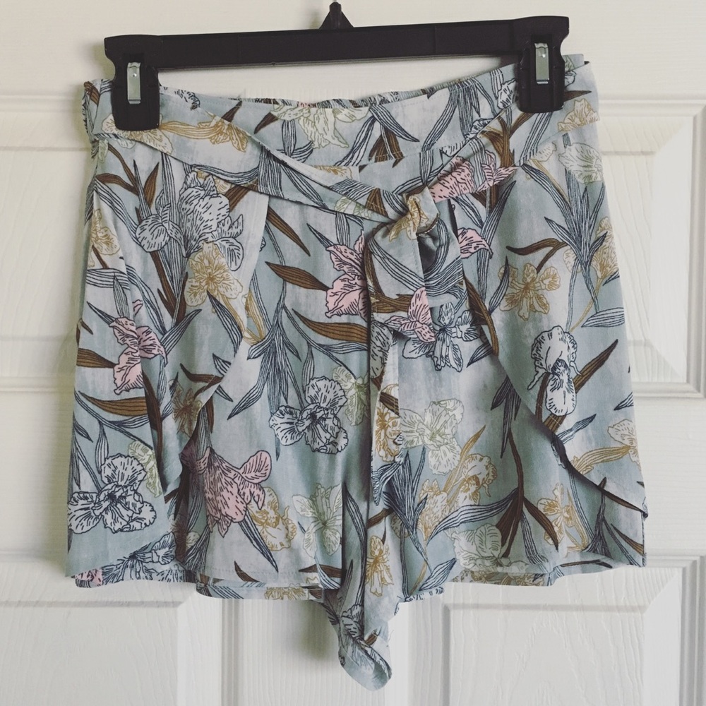 Like New - BP Crepe Pleated Shorts
